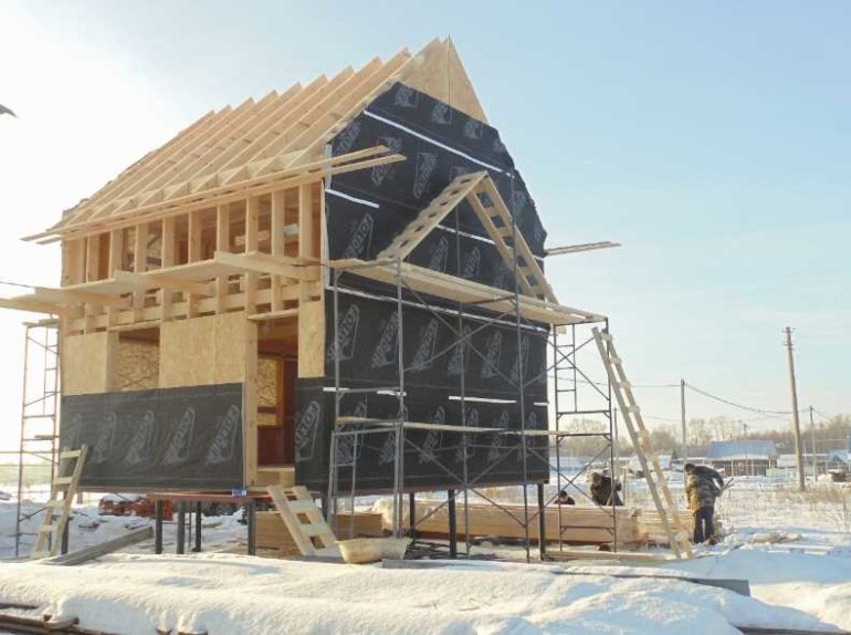 Как уберечь конструкцию строящегося дома от зимы