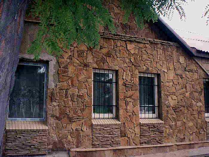 Фасадные панели из натурального камня: элегантность и долговечность