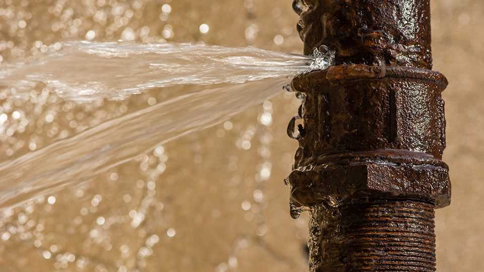 Три основных причины проблем с водопроводом и их ремонт