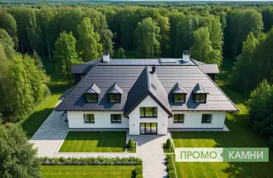 Профилактическая обработка кровли антисептиком для защиты от грибка